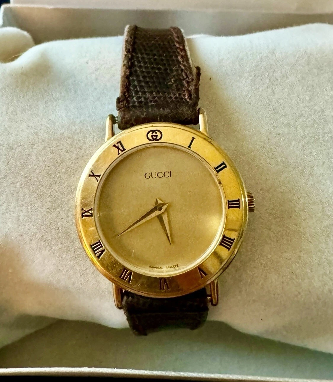 Authentique montre bracelet à quartz pour femme GUCCI 3000,2,L plaqué or avec chiffres romains