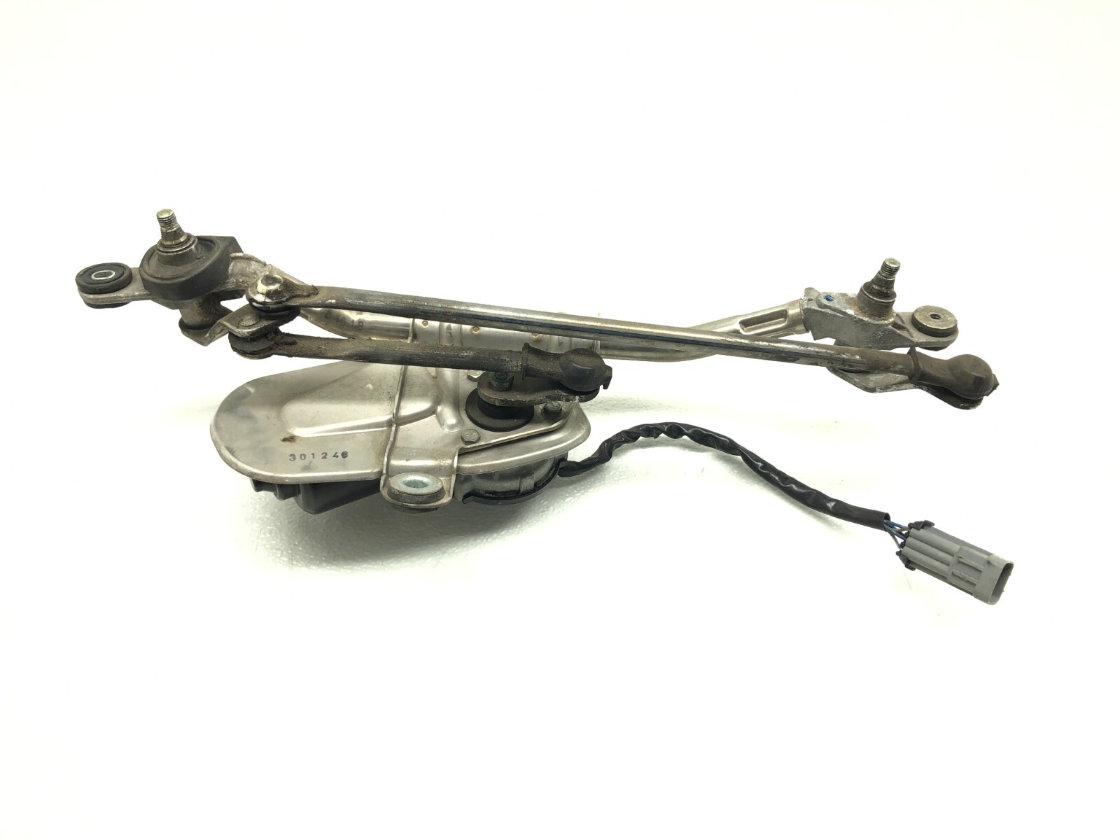 2008-2019 MASERATI GRANTURISMO S M145 FRONT WINDSHIELD WIPER LINKAGE W/MOTOR OEM