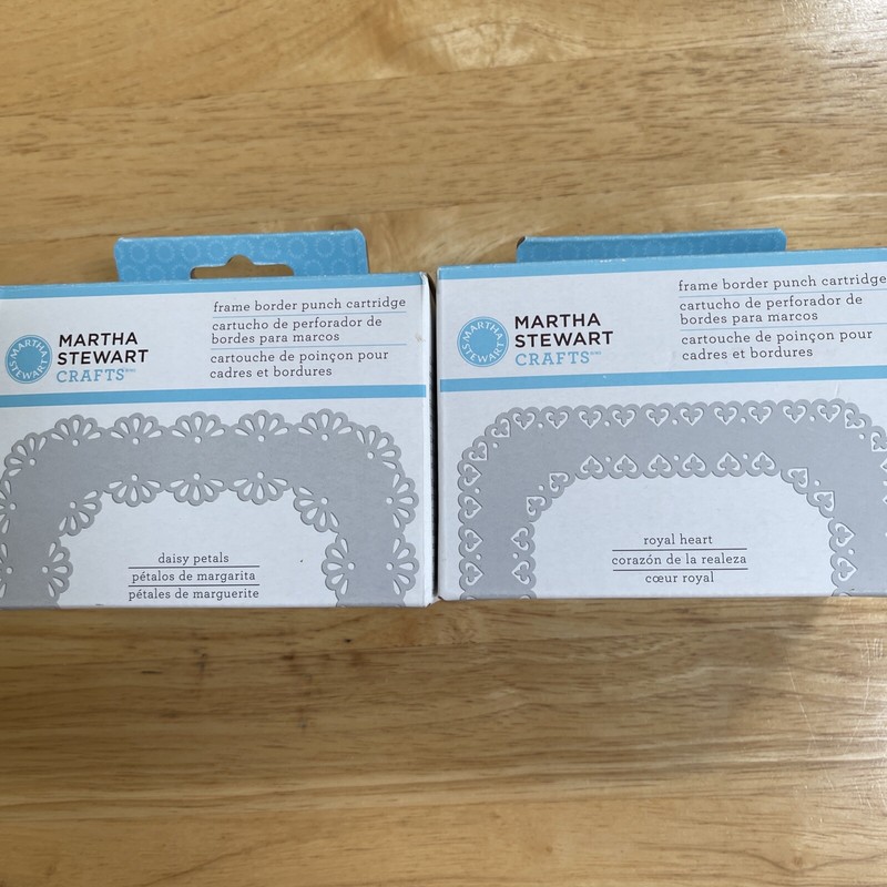 Martha Stewart 2 Frame Border Punch Cartridge- Daisy Petals & Royal Heart