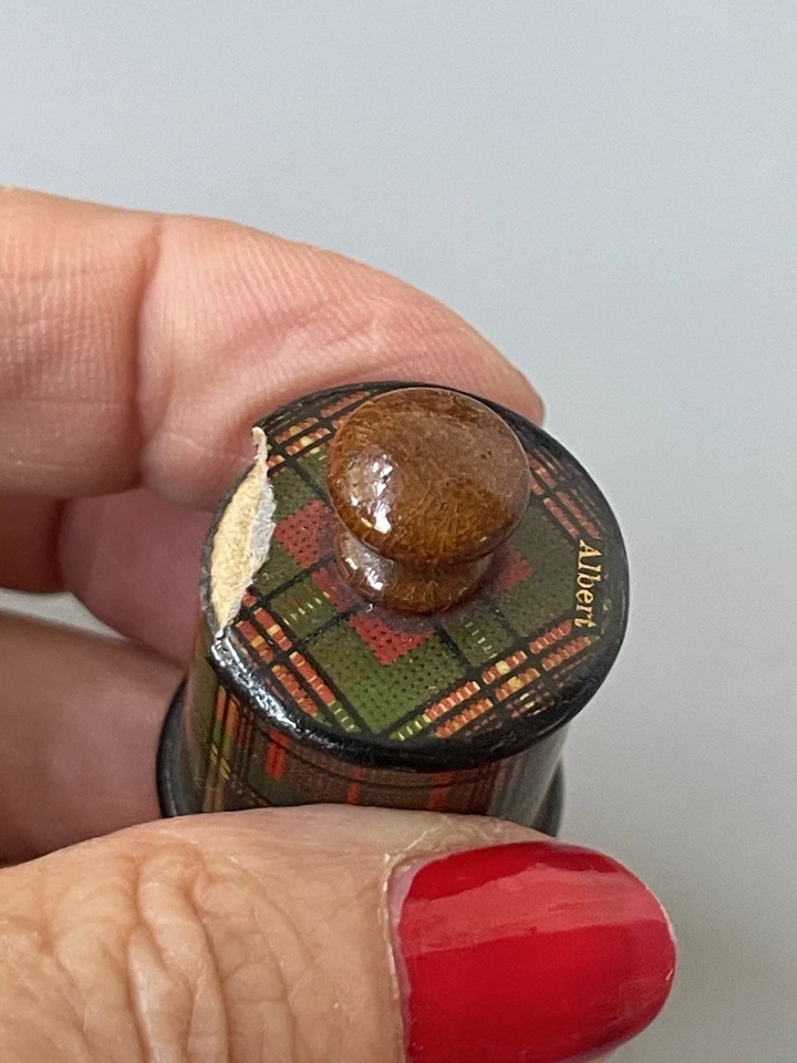 Ancien Mètre Enrouleur de Couture en Bois décor TARTAN marqué ALBERT Sewing tape - Photo 2/4