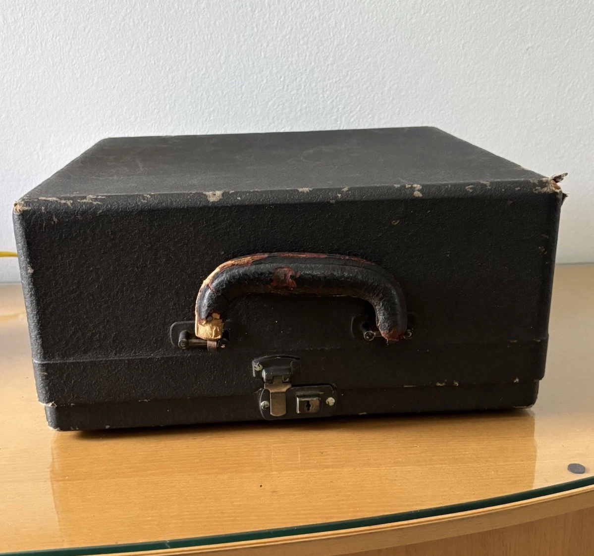25+ 1930s Vintage Luggage & Vintage Travel Accessories for sale