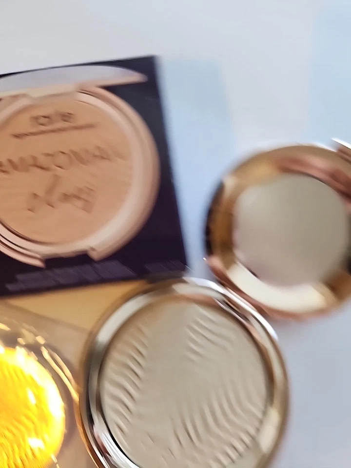 Base en polvo desenfocante de arcilla amazónica neutra media ligera Tarte 29N Foto 3 de 4