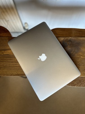 Apple MacBook Pro Retina 15-inch Mid 2015 laptop, Intel i7 16GB