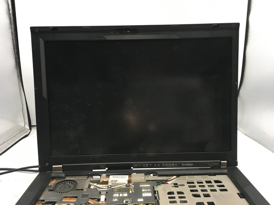 LENOVO THINKPAD T400 - FOR PARTS/DAMAGED - INTEL CORE 2 DUO P8400 - NO RAM - BB - Image 2 of 4