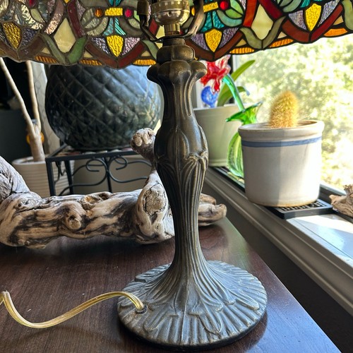 Vintage 16" Wide Stained Glass lamp shade & lamp Tiffany style - Picture 9 of 11