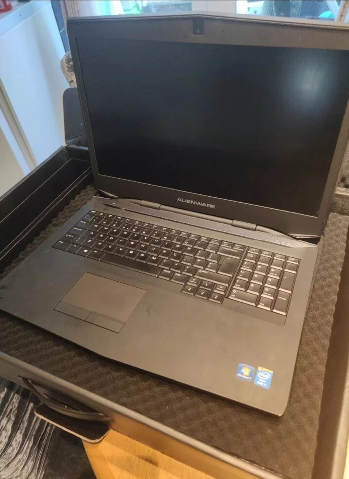 Alienware 17 R5 17.3"  Gaming Laptop Black i7-4700MQ GTX765 with charger - Image 2 of 4