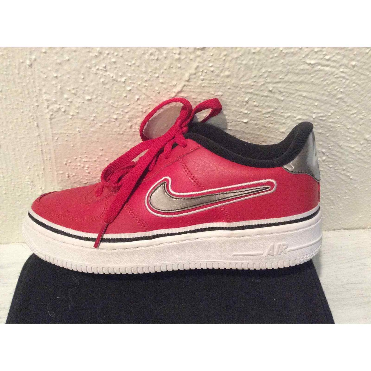 Nike Air Force 1 07 LV8 Sport NBA Varsity Red low top AJ7748  display picture 1