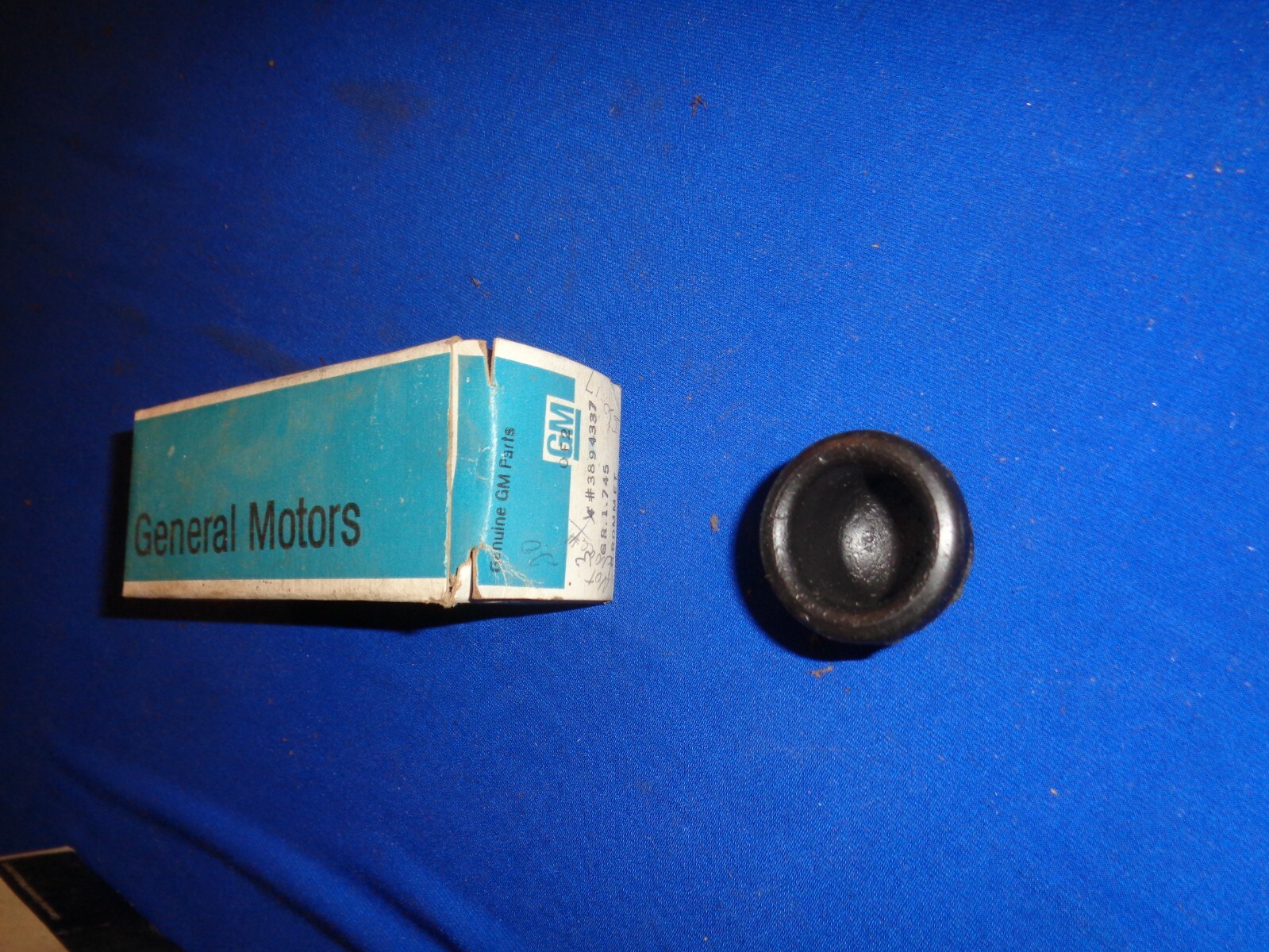 NOS 65 66 67 68 70 Chevrolet Valve Cover Grommet GM 3894337 302 350