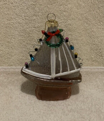 St Nicholas Square SAILBOAT w/STRING OF LIGHTS & WREATH Glass