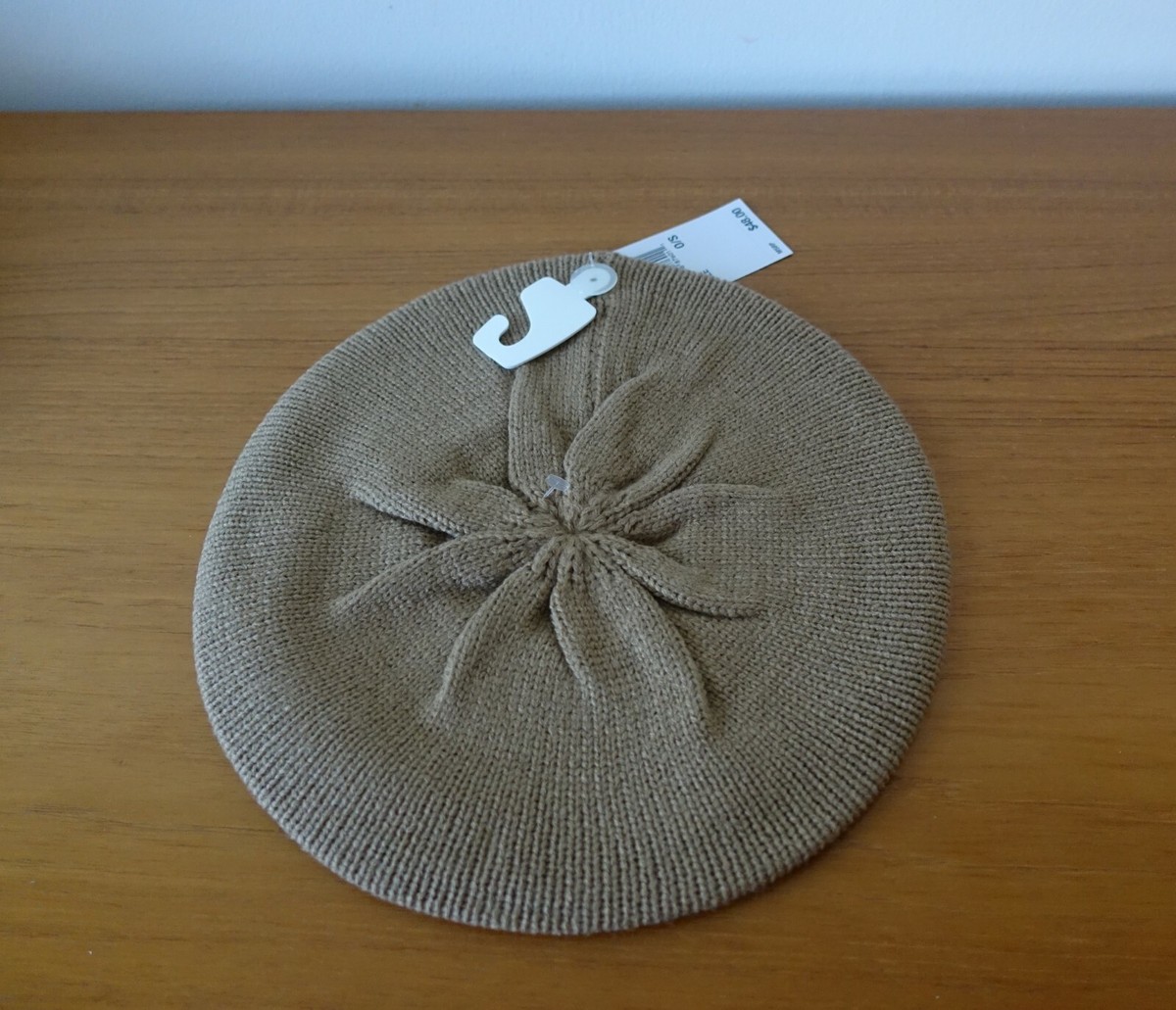 OS) CLASSIC MICHAEL KORS MK KNIT BERET HAT/CAP WITH GOLD LOGO EMBLEM 3- COLORS Michael Kors Cable Knit White Beret Hat*NWT | Mercari main image 2