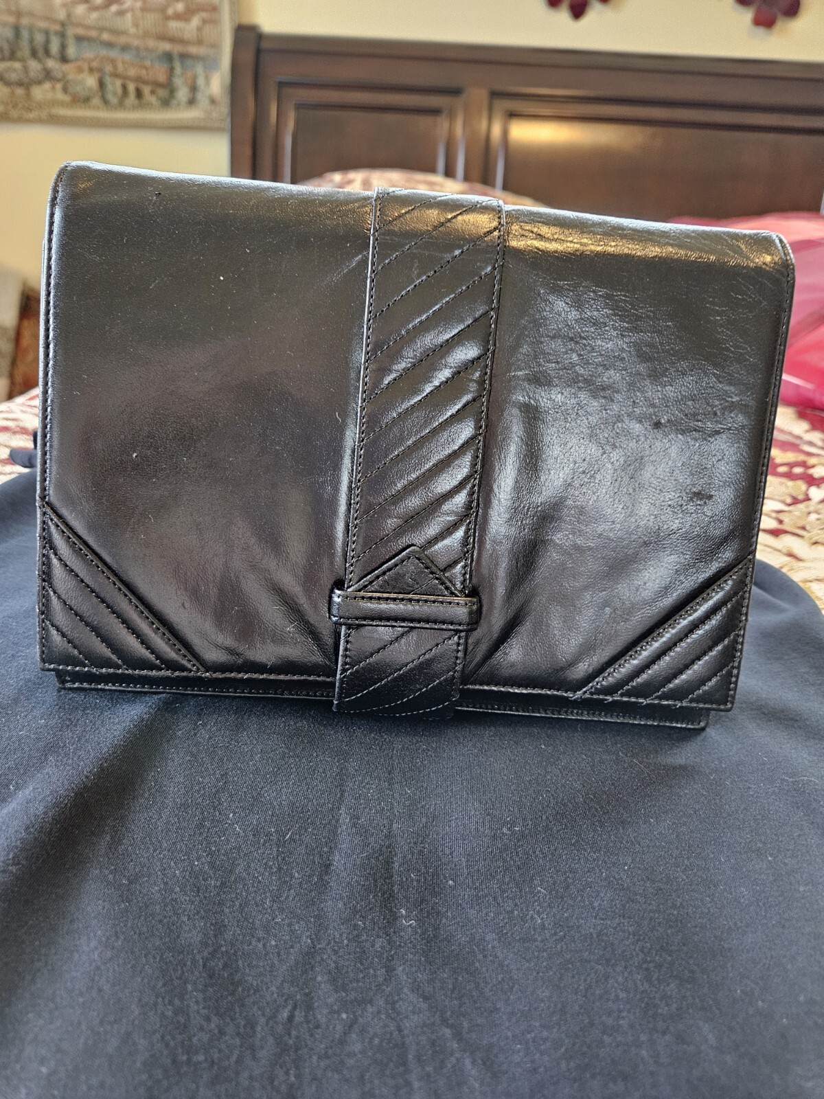 Pochette Yves Saint Laurent in pelle nera