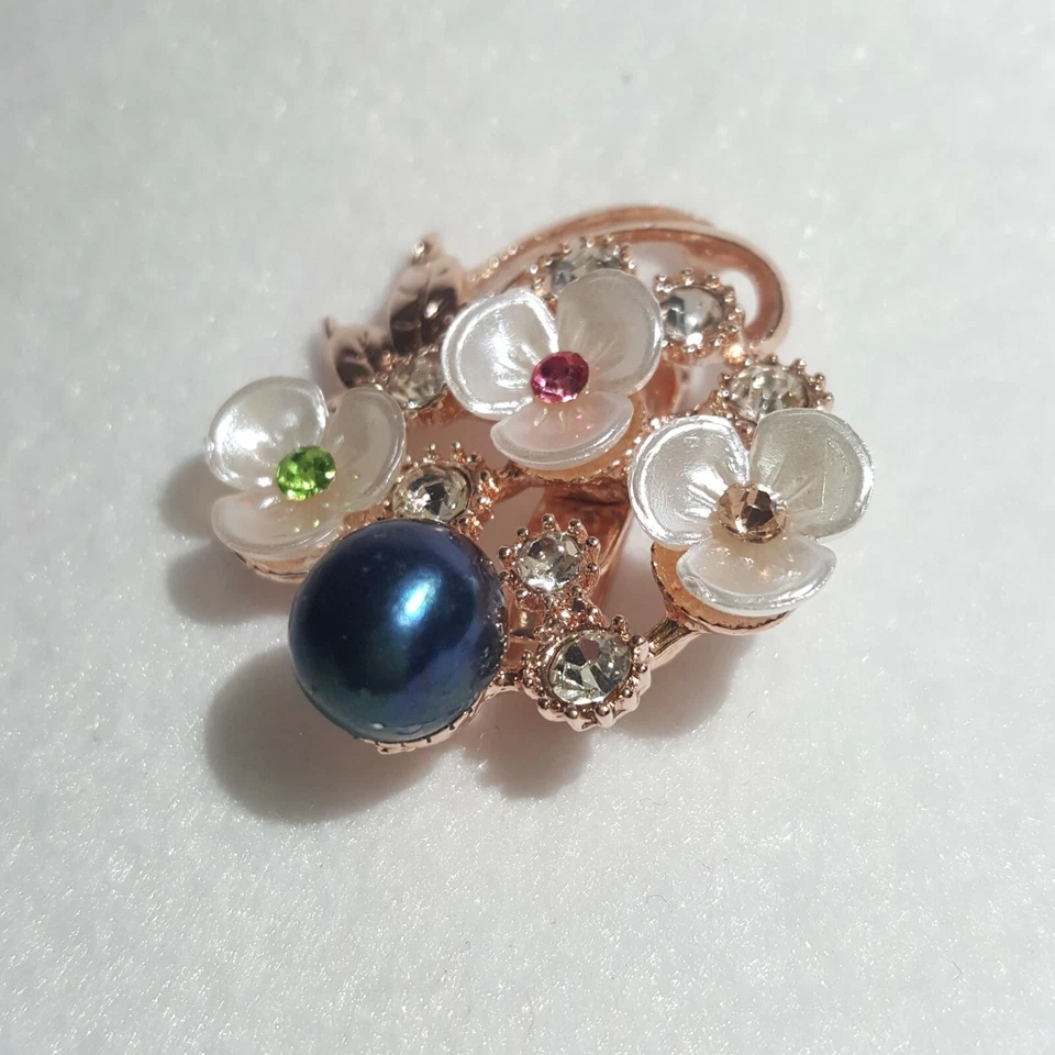 2 pcs Lot Rose Gold Rhinestone Genuine Pearls Brooch Pin Jewelry Carved Shell  - Image 3 of 4