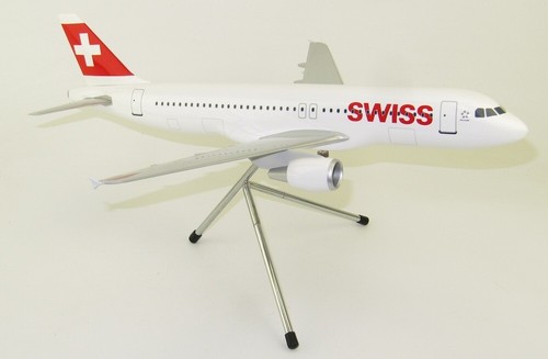 New! LUPA LU077 Swiss International Airlines Airbus A320 - 1:100 scale model - Picture 2 of 2