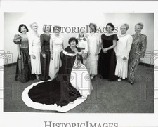 1993 Press Photo Heart Association Queen of Hearts Ball attendees - afa66095