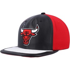 Men's Mitchell Ness Black/White Chicago Bulls Day One Snapback Hat