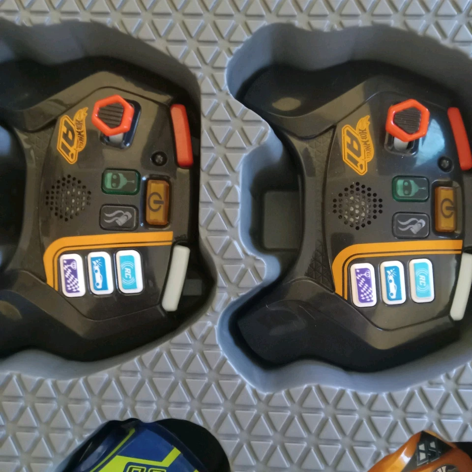 HOT WHEELS Ai SMART CARS - Intelligent Race System 2 CARS & CONTROLLERS 2.4 - Image 4 of 4