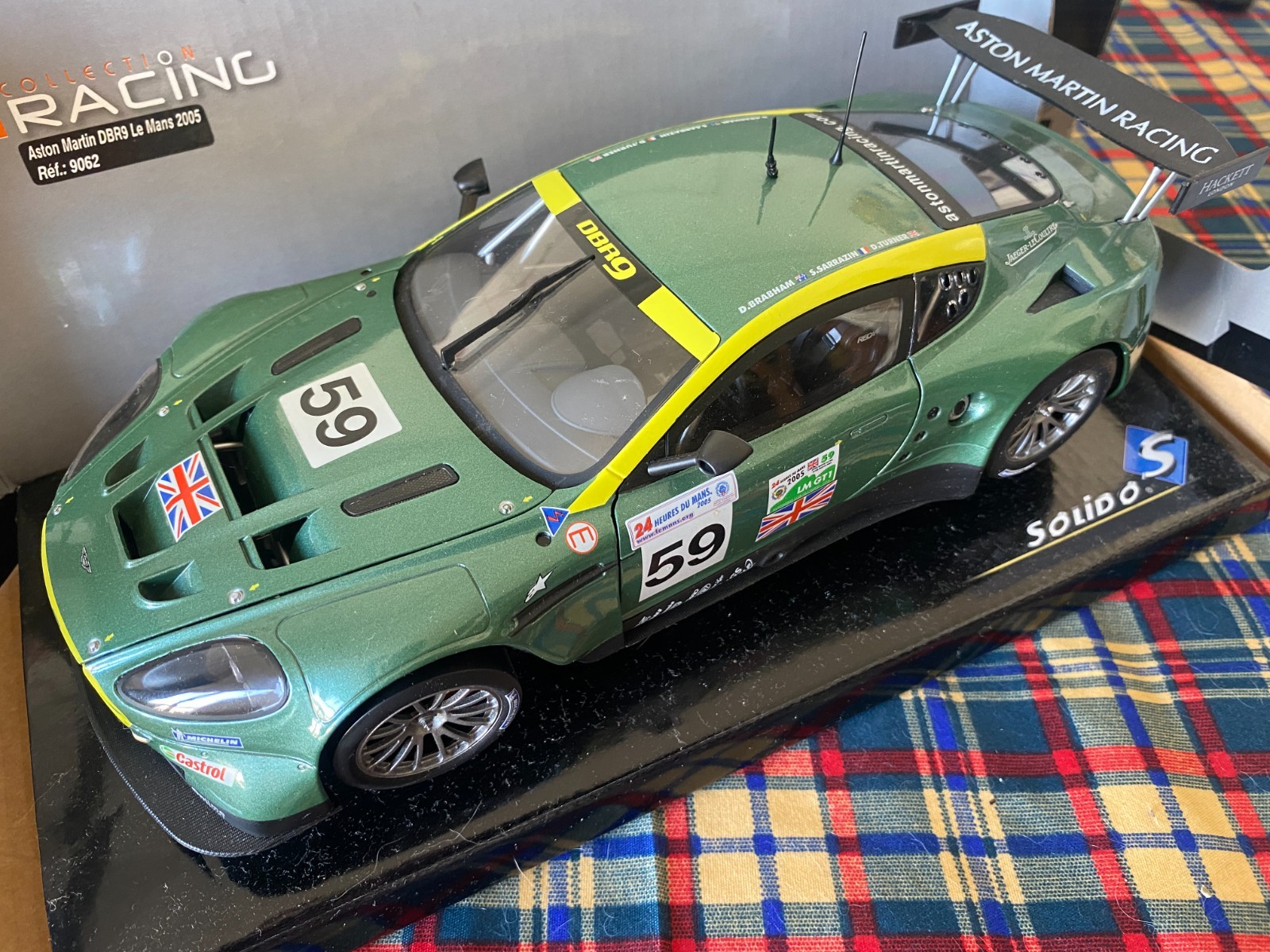Miniature Aston Martin DBR9 Le Mans 2005 Solido 1/18 le cadeau idéal pour collectionneur