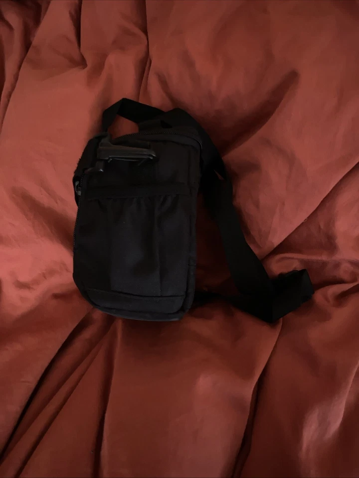 Lowepro Adventura SH 100 II Black Digital Camera Case Bag with Strap - Image 2 of 3