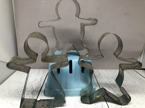 Lot 11 Vintage Tin Cookie Cutters Christmas, Santa, Gingerbread Family, Stars - Picture 2 of 5