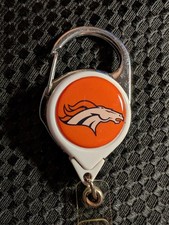 Pre-Owned DENVER BRONCOS Logo Retractable ID Badge Holder Clip - Extends 30 Ft.