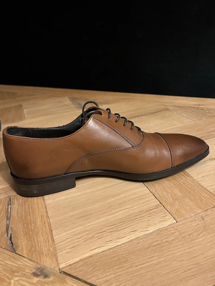 Bruno Magli Men’s Brown Cap Toe Oxford Worn Once U.S. Size 8 - Image 2 of 4