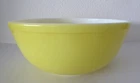 Vintage Pyrex #404 4 Qt Large Yellow Mixing Salad Serving Glass Bowl, 10"