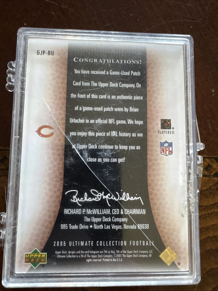 2005 Ultimate Collection - Ultimate Patch Brian Urlacher #GJP-BU /50 (MEM) - Imagem 2 de 2