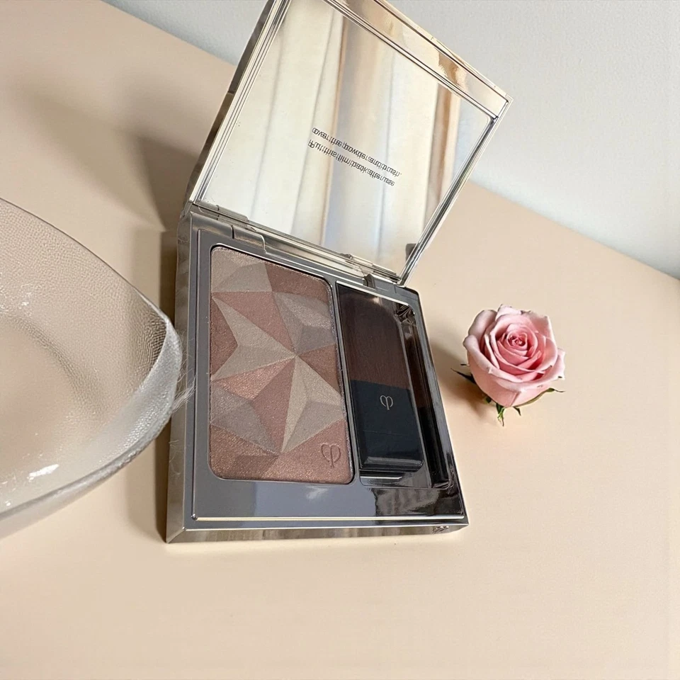 Clé de Peau Beauté The Luminizing Face Enhancer Repuesto #15 Albaricoque Dorado Nuevo Foto 2 de 4