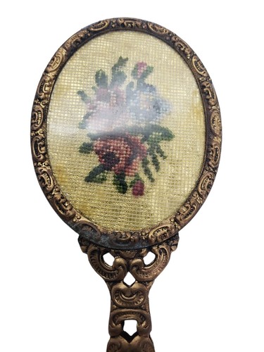 Vintage Hand Reise Kosmetikspiegel Messing durchbohrt mit Stickerei Rückseite - Bild 3 von 9