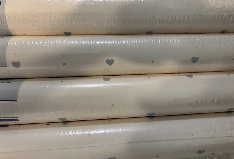 Blue Heart on White Wall Paper - Pre-Pasted - Vinyl - 20.5" X 33' (4 Rolls) New
