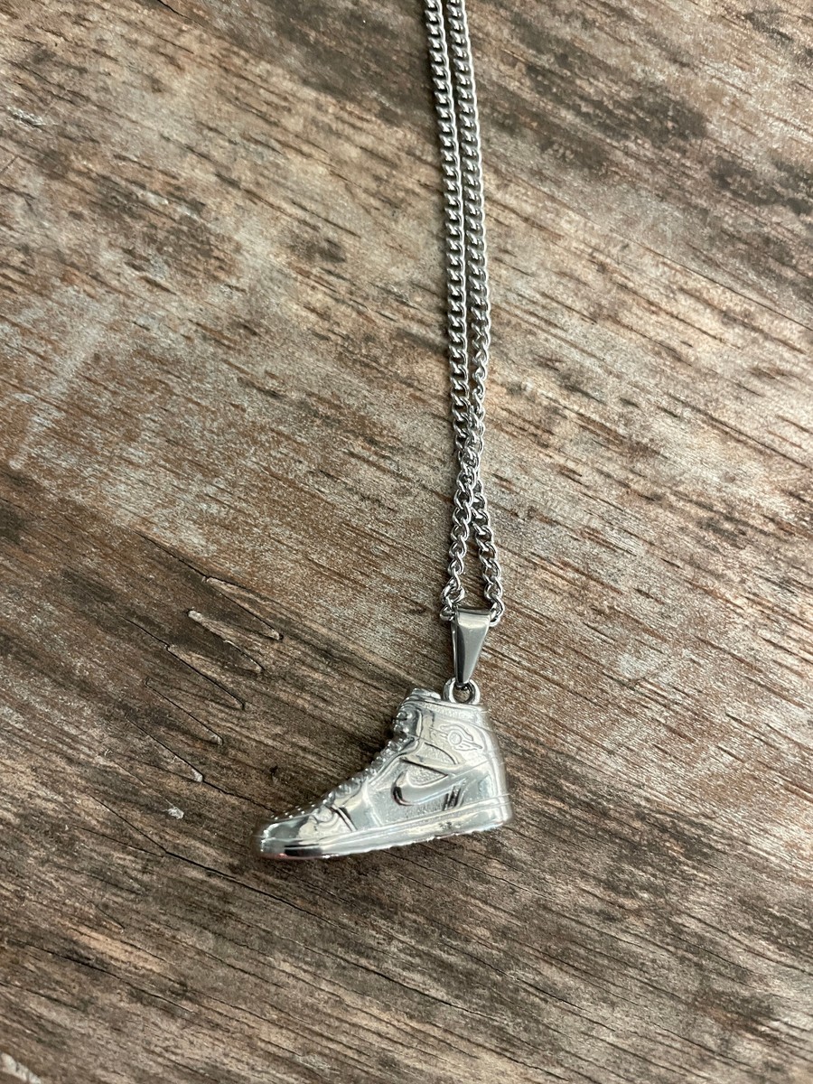 NEW NIKE AIR JORDAN SNEAKER SILVER NECKLACE PENDANT 20