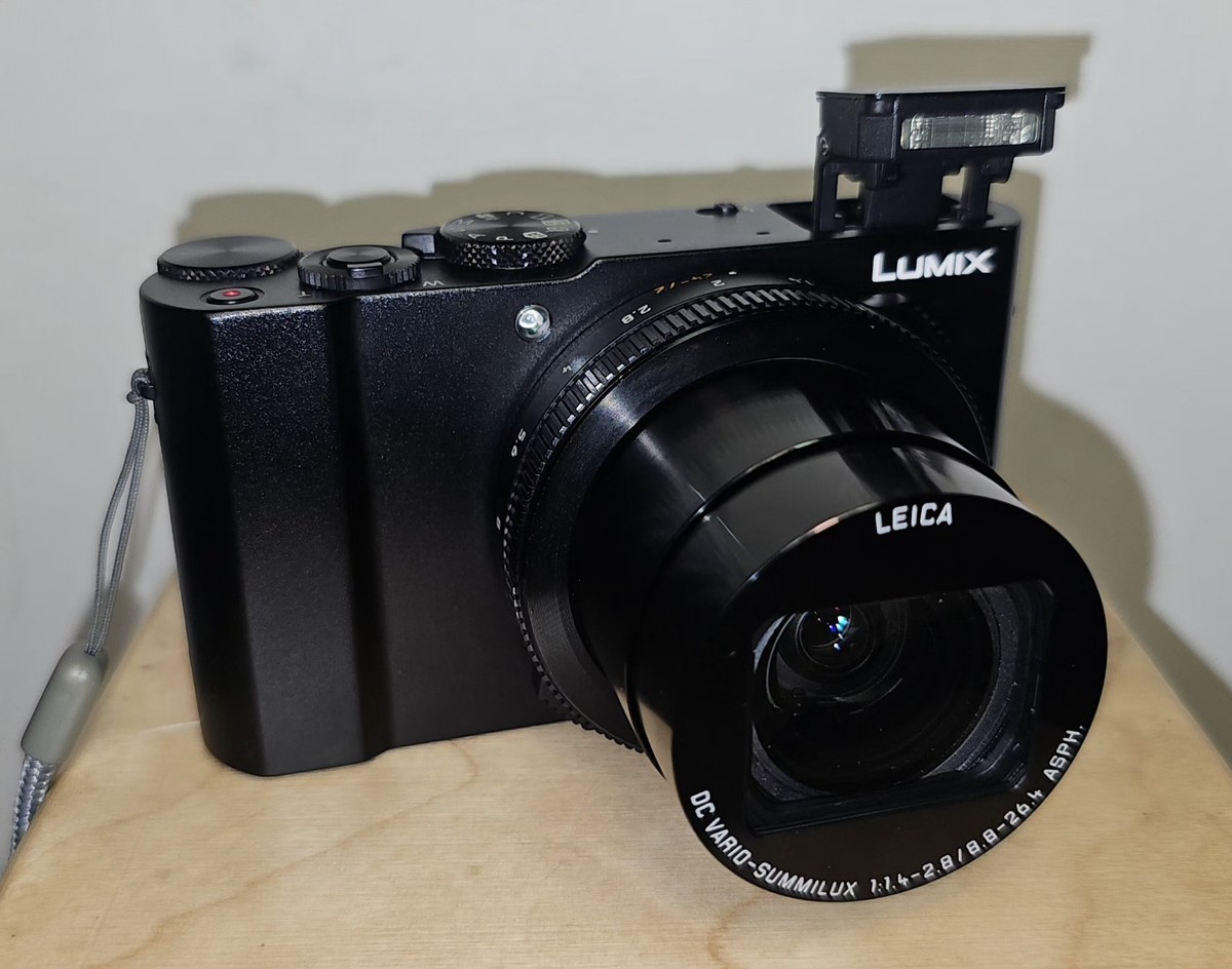 Panasonic LUMIX LX10 20.1MP Digital Camera - Black (Kit w/ 24-72mm