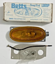 Betts Snap-Seal Amber Rear Marker Light Lamp w/ S-200 Lens w/ Complete Kit NOS