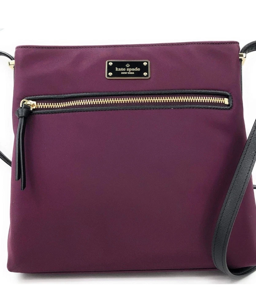 Bandolera Kate Spade nailon ciruela profunda Foto 2 de 4
