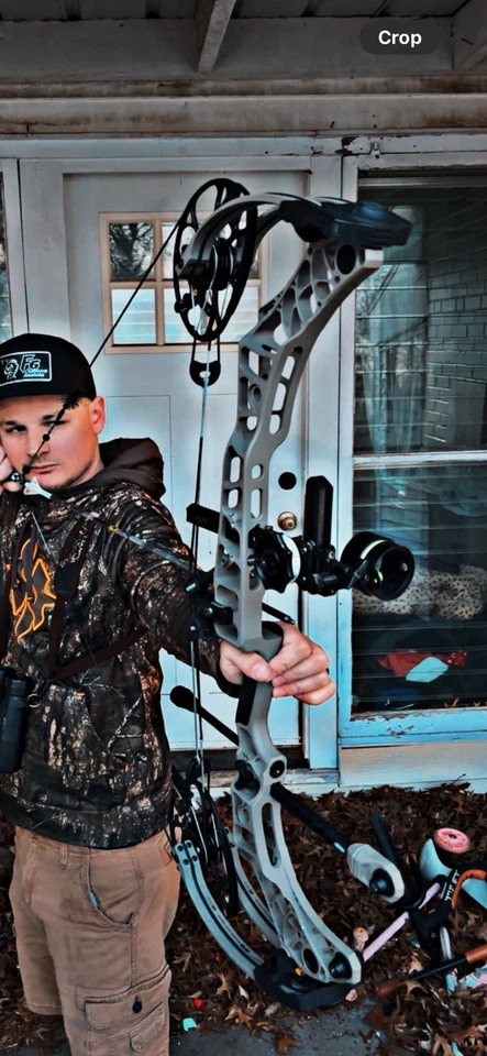 Блочный лук Mathews Phase 4 для правосторонней стойки - с нагрузкой - Изображение 3 из 3