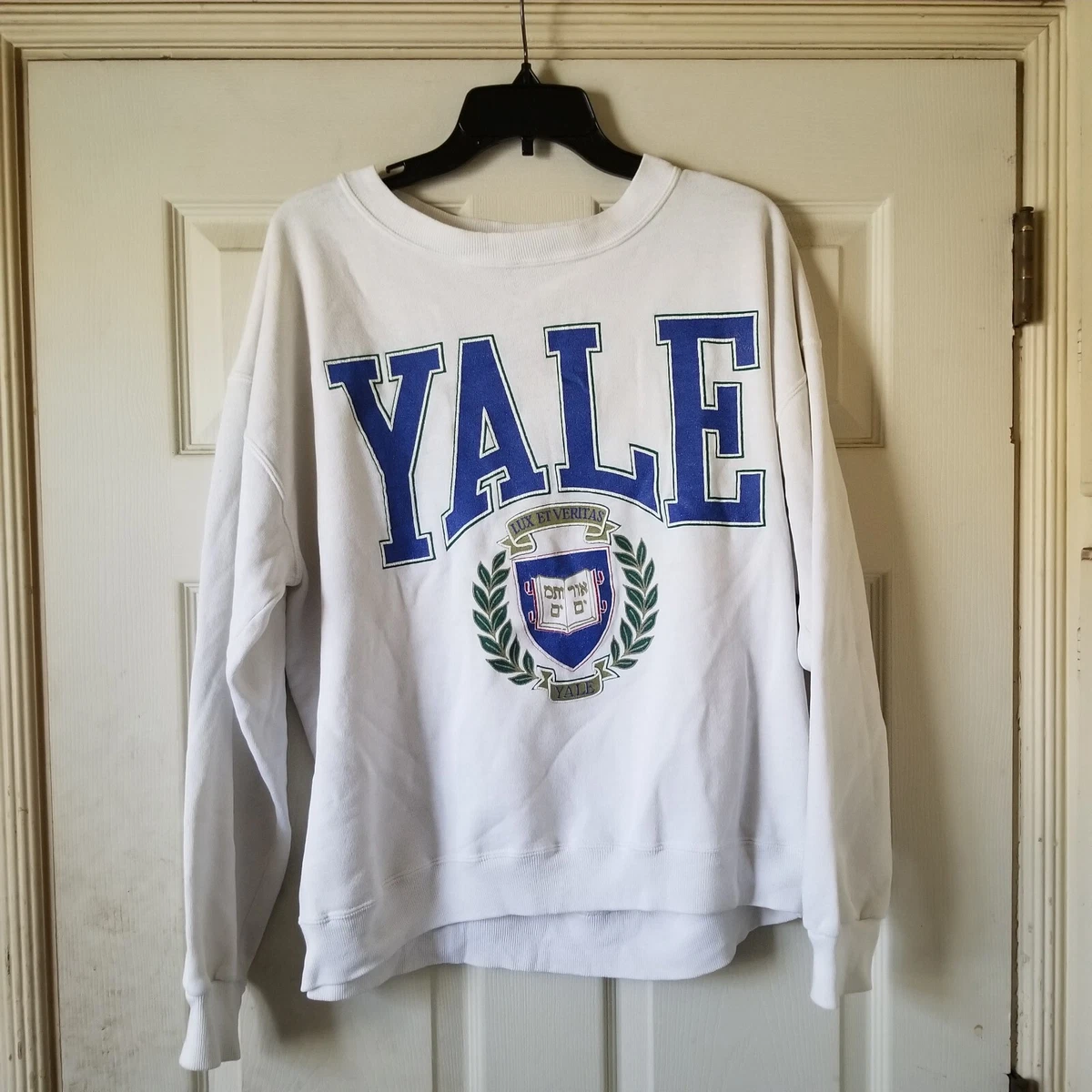 Yale hockey sweatshirt outlet