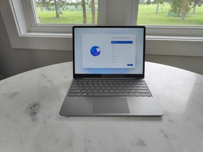 Microsoft Surface Laptop Go 3 12.4 256GB SSD Intel i5 1235U 8GB RAM Green/Silver
