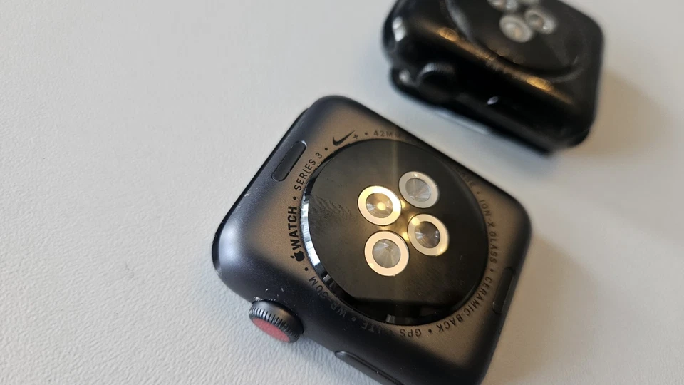 2x apple watch series 2 and 3 parts only spares or repair scrap only - Image 3 of 4