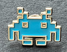 SPACE INVADERS Arcade Video Game Pin Badge