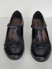 earth wanderlust t strap