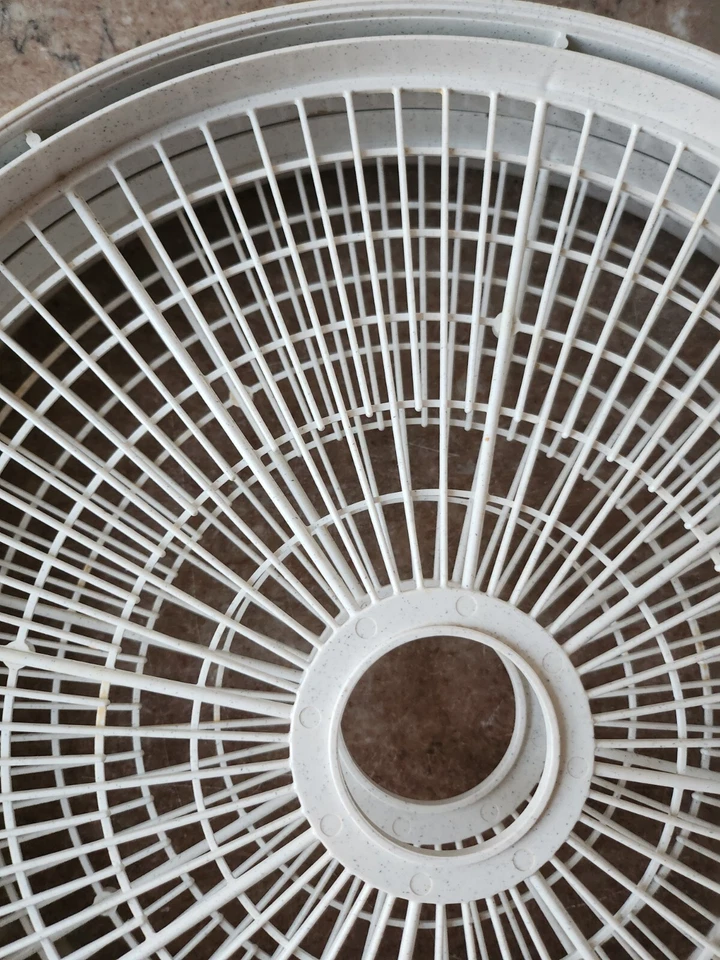 Dos bandejas adhesivas de plástico NESCO LT-2SG 13 1/2", accesorio, gris Foto 3 de 3