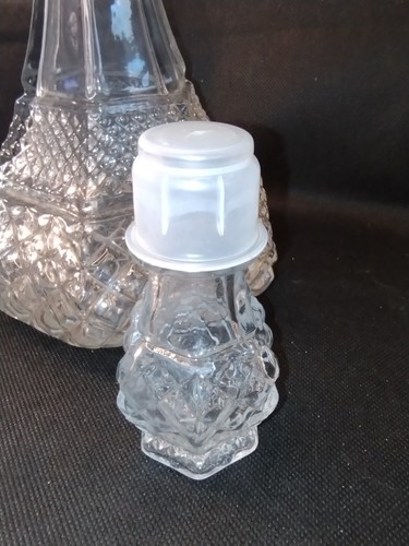 Vtg Anchor Hocking Wexford Clear Diamond cut Decanter & Stopper - Picture 7 of 8