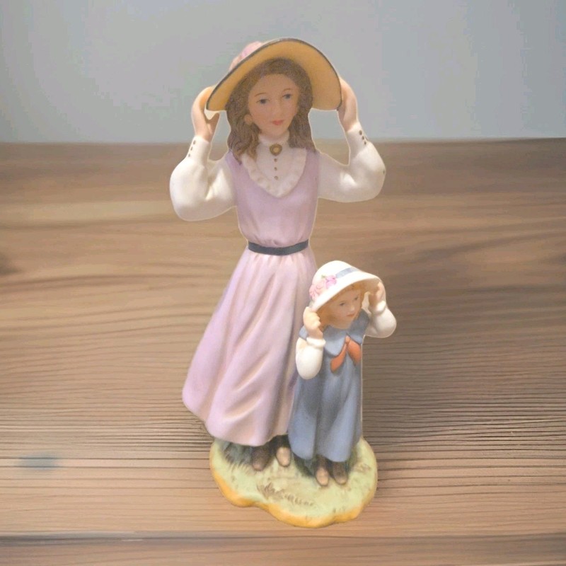 Porcelain Figurine Vtg. 1990’s Home Interiors & Gifts GC Summer Days 8x4.5x3.25"