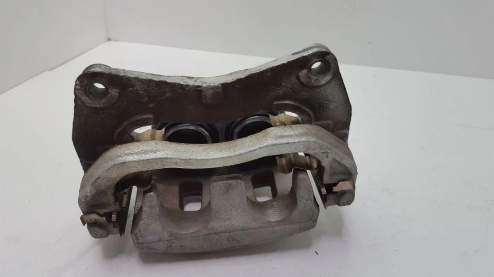 Caliper Left Driver FRONT 2018 Subaru WRX - Изображение 3 из 4