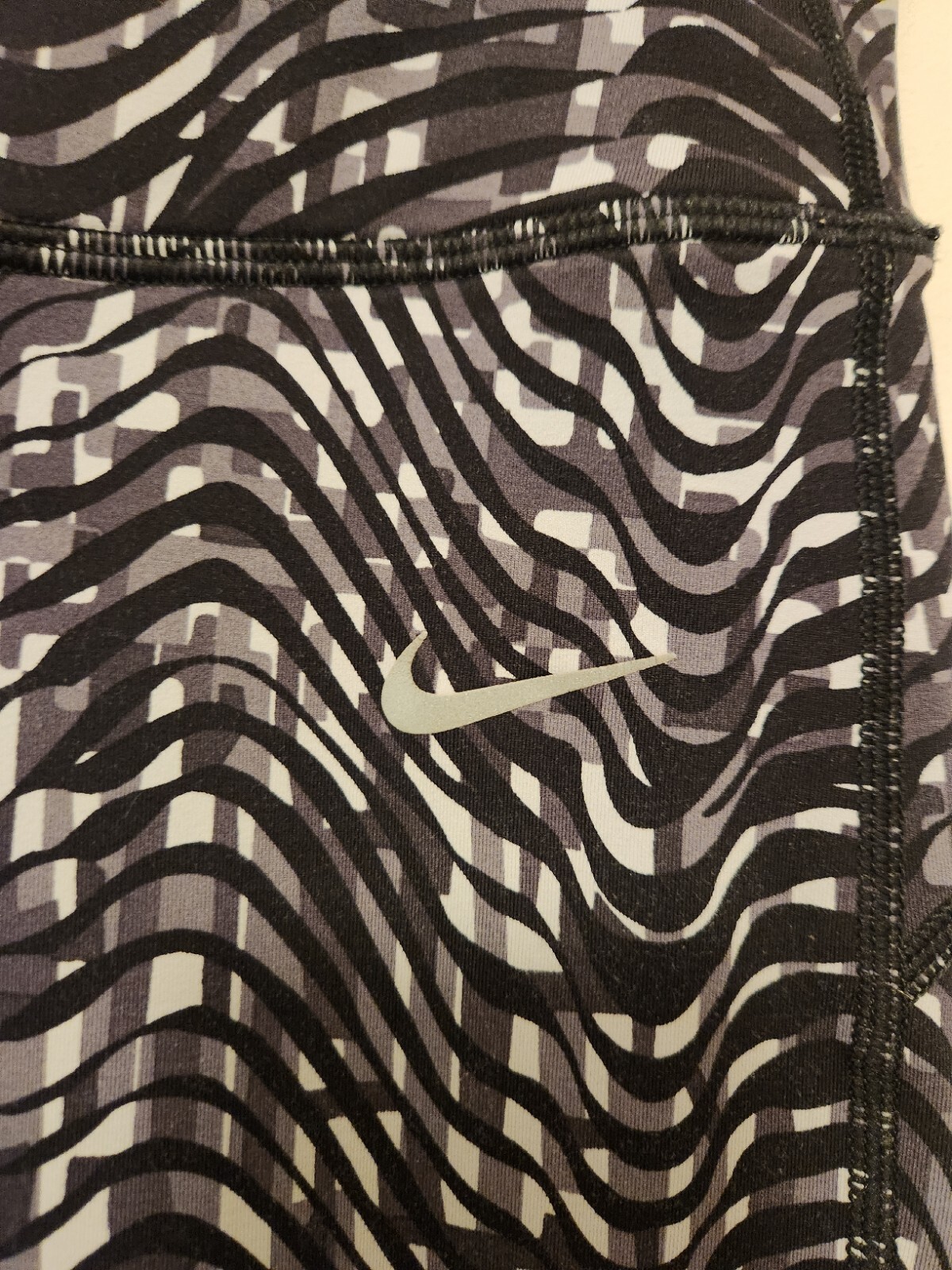 NIKE  Dri Fit Black Womens Workout Leggings Size Small thumbnail 3