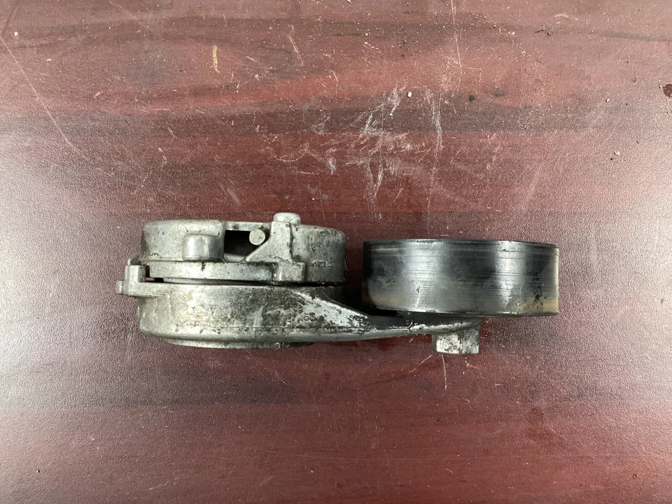 Polea tensora de correa serpentina Audi A4 A4 Quattro 2009-2012 06H903133G OEM. Foto 3 de 4