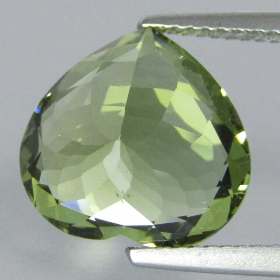 7.08Cts Natural Amazing Green Color Apatite Heart Shape Collection Gem VDO Foto 3 de 4