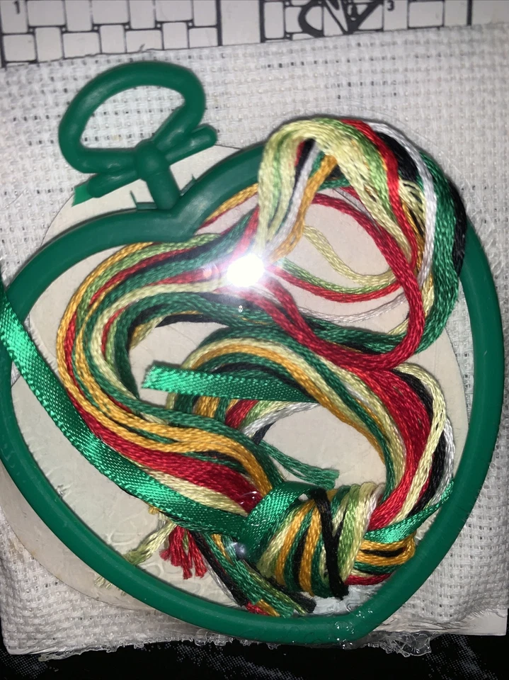 BERLIN CO. cat TIS THE SEASON TO BE JOLLY cross stitch ORNAMENT - Image 4 of 4