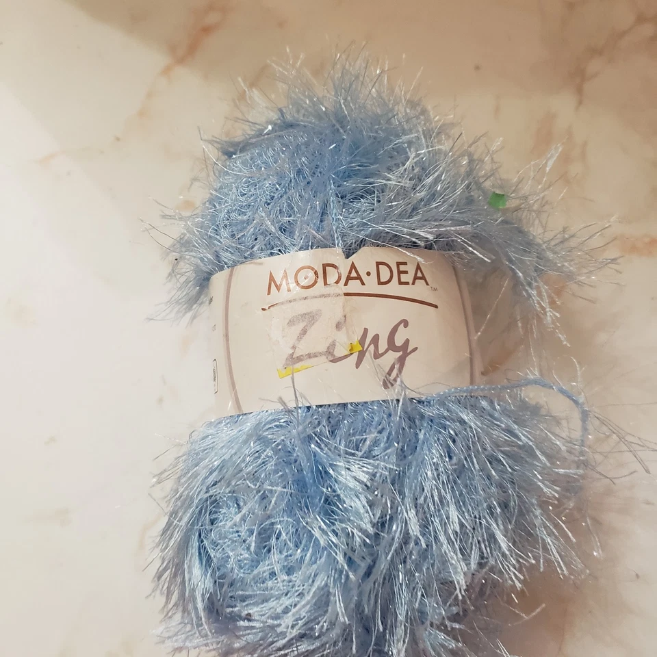 Moda Dea yarn ZING  - 1.76 oz each 80m/87yds - 1 Skein of Blue Ice - Image 2 of 4