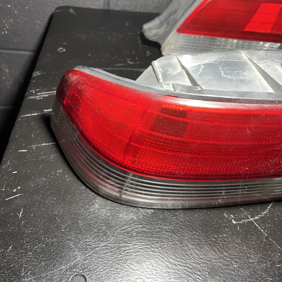 Par de montaje de luces traseras Honda Prelude 1997-2001 OEM/pasajero y conductor Foto 2 de 4